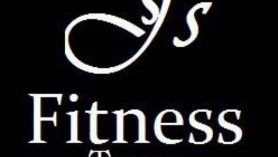 Stylish fitness logo of MG Fit, Cumnock, Scotland, GB, in elegant black and white design.