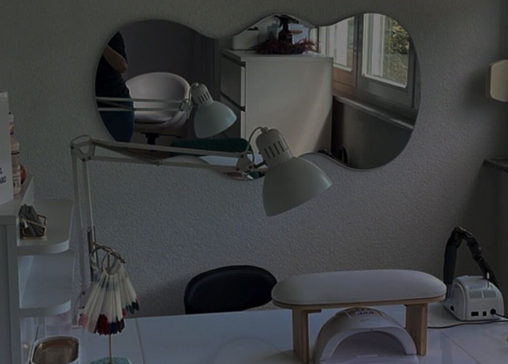 Moderner Nagelstudio-Bereich bei Caroline Nails Studio, Umkirch, Baden-Württemberg, DE, mit stilvollem Interieur.