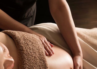 Massagem relaxante no BM Terapias, Freamunde, Porto, PT. Ambiente acolhedor e profissional.