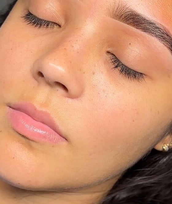 Expertly shaped eyebrows at Hilu Brows, Willemstad, CW, showcasing precision and beauty.