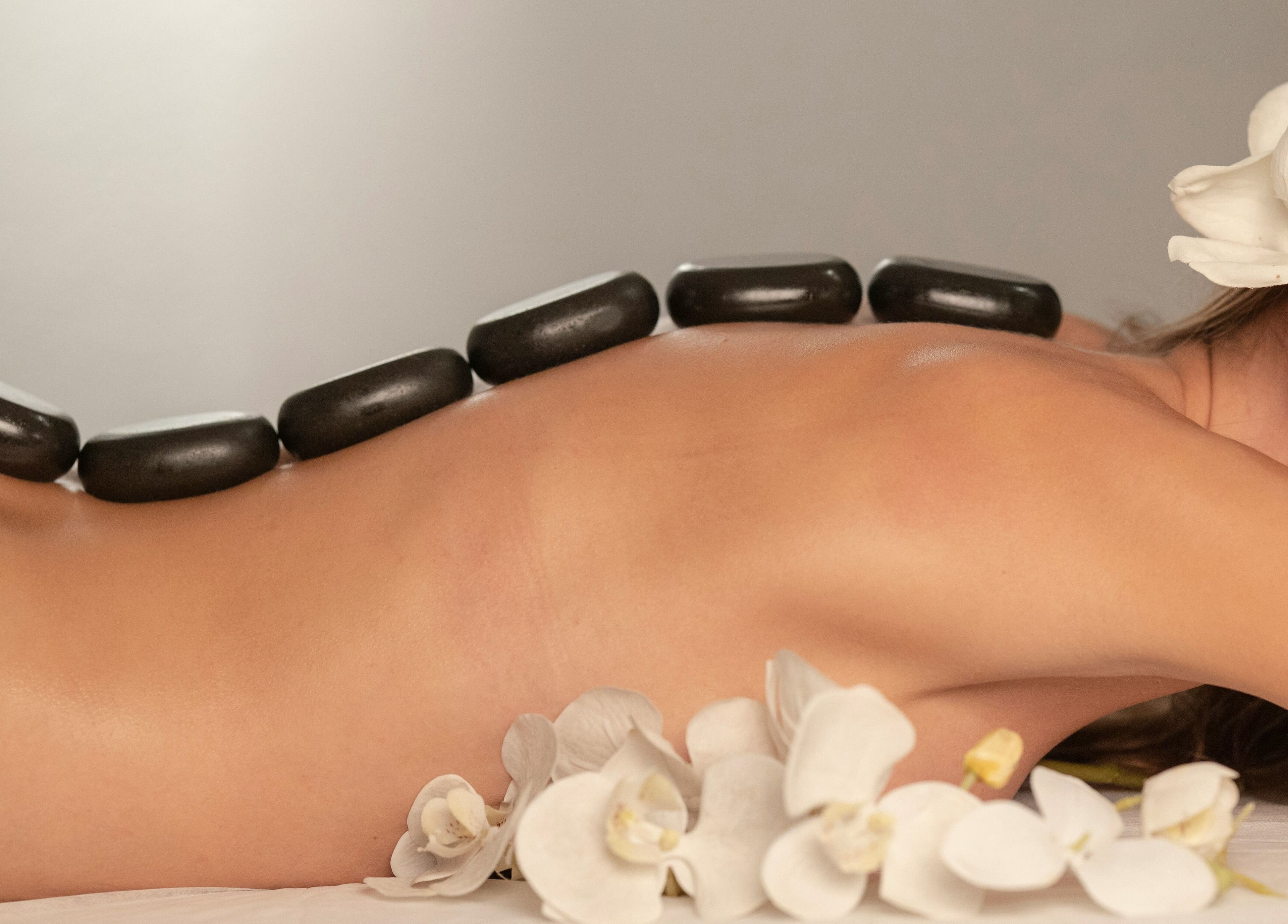Hot stone therapy at Perfect Day SPA in Pasadena, California, US, enhancing relaxation and wellness.