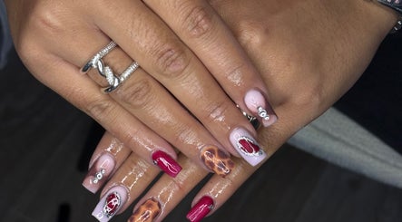 Manucure créative avec strass chez NAILASHES, Annecy, Auvergne-rhône-alpes, FR.