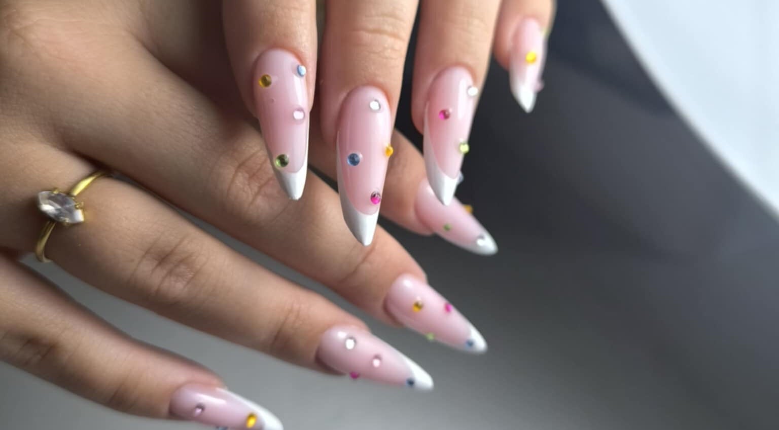 Stylowe paznokcie z ozdobami w Lisi Pazurek, Mięsy, Województwo Mazowieckie, PL.