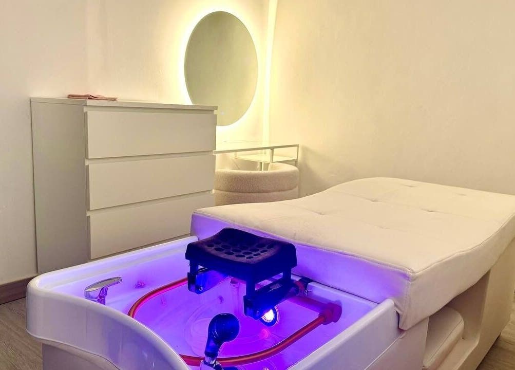 Relaxing spa room at Faramayy beaute, Kuala Lumpur, enhances beauty and wellness with modern, plush amenities.