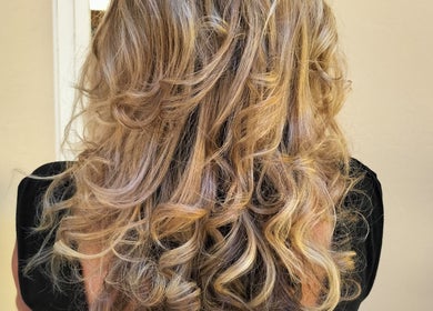 Blonde curls styled at Areena Hair in East London, Eastern Cape, ZA, showcasing expert hairdressing.
