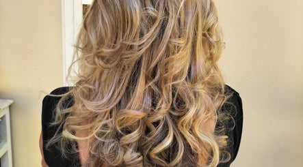 Blonde curls styled at Areena Hair in East London, Eastern Cape, ZA, showcasing expert hairdressing.