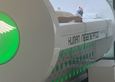Innovatieve regeneratieapparaat bij Energy Health Clinic in Marbella, Andalucía, ES voor wellnessbehandelingen.