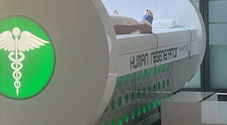 Innovatieve regeneratieapparaat bij Energy Health Clinic in Marbella, Andalucía, ES voor wellnessbehandelingen.