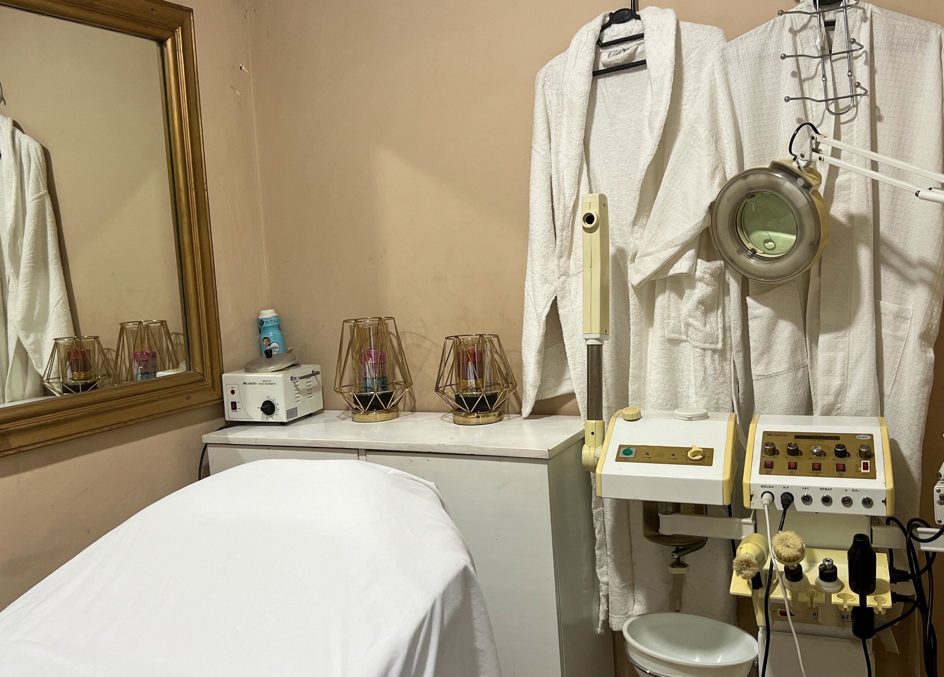 Relaxing spa room at Strands On Fleek Hair & Nail Bar, Nairobi, Nairobi, KE, featuring robes and beauty equipment.