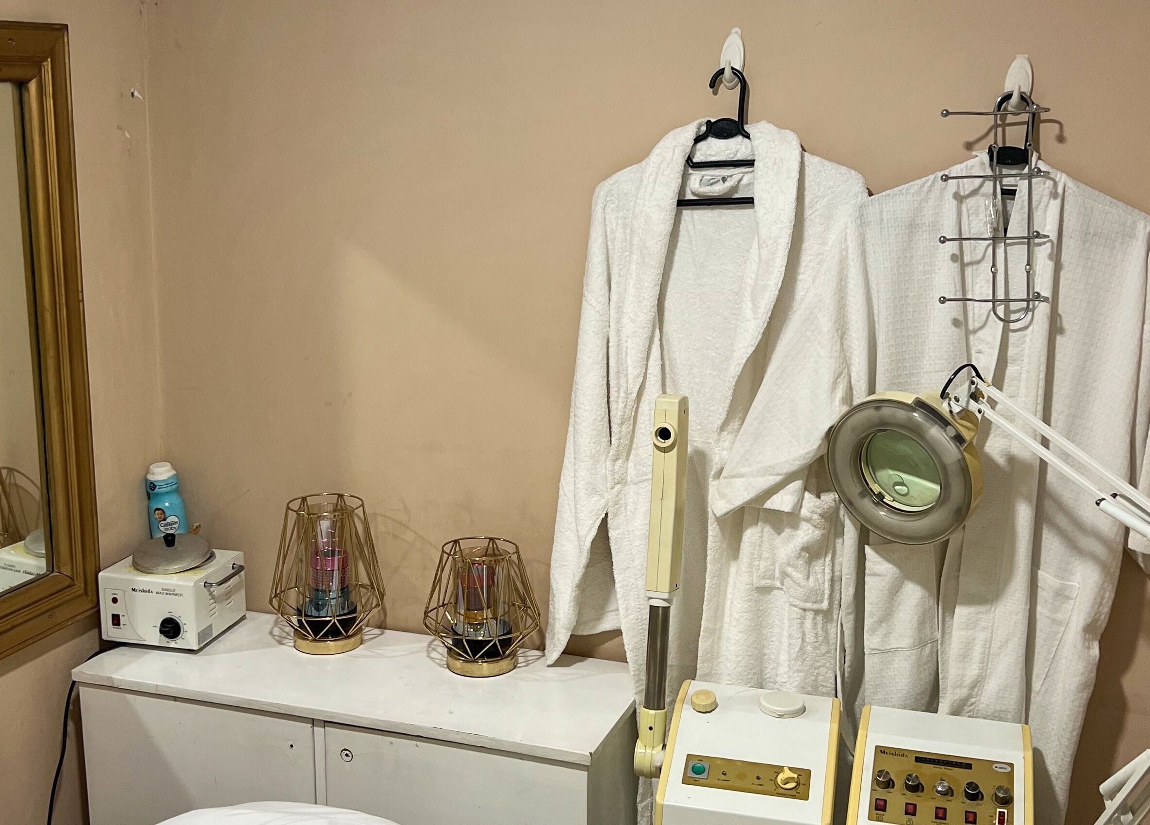 Relaxing spa room at Strands On Fleek Hair & Nail Bar, Nairobi, Nairobi, KE, featuring cozy robes and skincare equipment.