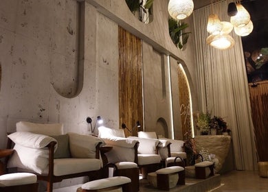 Relaxing seating area at Côte nail spa | كوت سبا, Riyadh, Riyadh Province, SA with elegant decor.