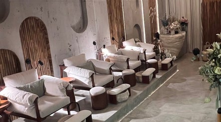 Luxurious seating area at Côte nail spa | كوت سبا in Riyadh, Riyadh Province, SA, showcasing elegance and comfort.