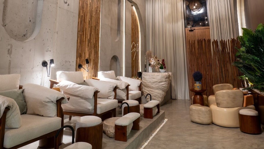 Elegant seating area at Côte nail spa | كوت سبا, Riyadh, Riyadh Province, SA, featuring plush chairs and ambient lighting.