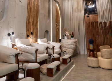 Elegant seating area at Côte nail spa | كوت سبا, Riyadh, Riyadh Province, SA, featuring plush chairs and ambient lighting.