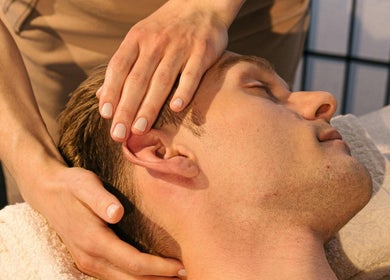 Massage relaxant au salon Entre Hyères et Deux Mains, Hyères, Provence-alpes-côte D'azur, FR.