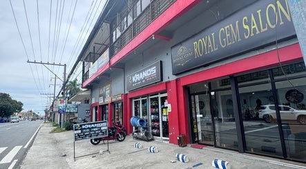 Exterior view of ROYAL GEM SALON CAPAS BRANCH on a busy street in Capas, Central Luzon, PH.