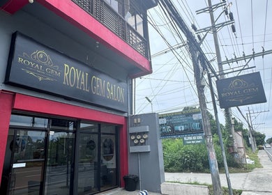 Entrance of ROYAL GEM SALON CAPAS BRANCH located in Capas, Central Luzon, PH.