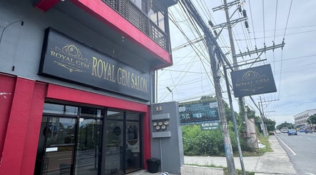 Entrance of ROYAL GEM SALON CAPAS BRANCH located in Capas, Central Luzon, PH.