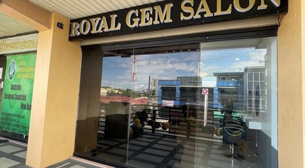 Entrance of RoyalGem Salon and Spa, Tarlac City, Central Luzon, PH, showcasing modern glass doors.