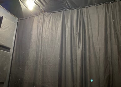 Czarne zasłony w Gabinet Terapeutyczno-Artystyczny, Katowice, Województwo Śląskie, PL.