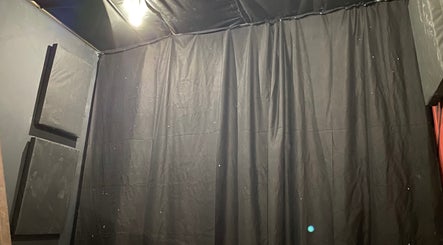 Czarne zasłony w Gabinet Terapeutyczno-Artystyczny, Katowice, Województwo Śląskie, PL.