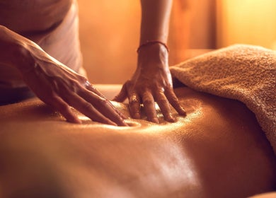 Rayna Smith, LMT Mobile Massage Therapist provides relaxing massage in Las Vegas, Nevada, US.