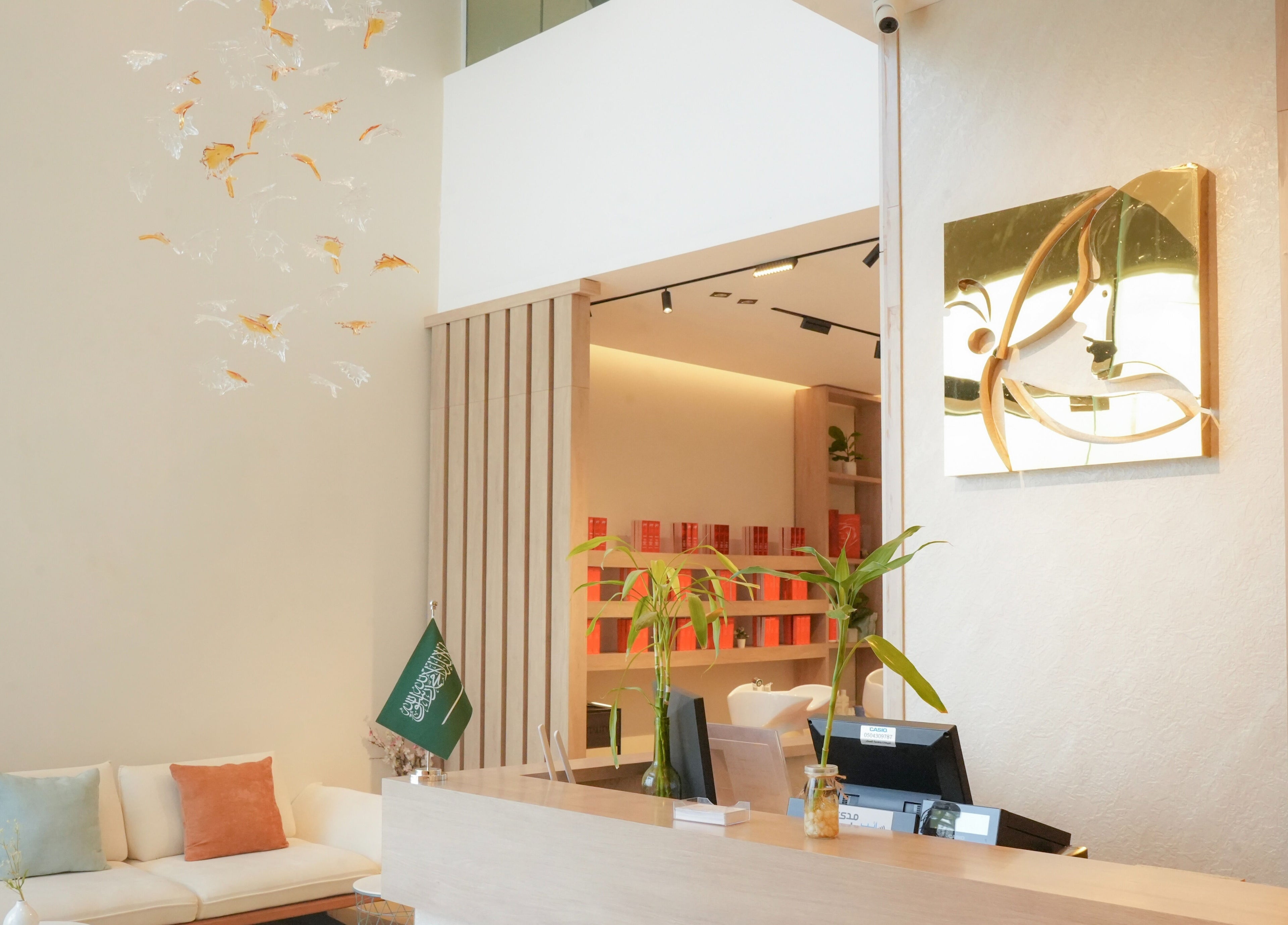 منظر داخلي لأناقة صالة استقبال Alahd Beauty في جدة, مكة المكرمة, SA.