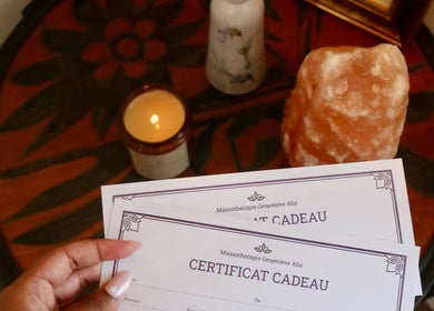 Certificat cadeau de Massothérapie Geneviève Alie à Saint-élie-de-caxton, Québec, CA avec bougie et lampe sel.
