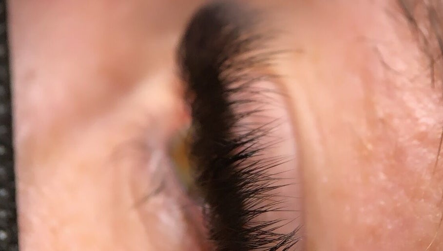 Close-up of eyelash extensions at Avn Aesthetics, Oshawa, Ontario, CA showcasing detailed lash work.