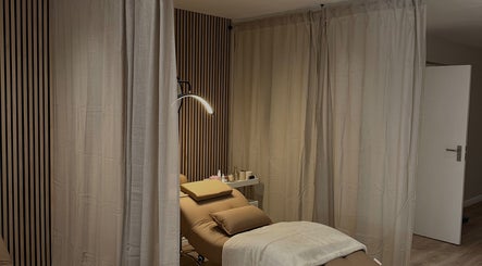 Relaxing treatment room at Queen B Beauty, Newhaven, England, GB, with a cozy massage bed and soft lighting.