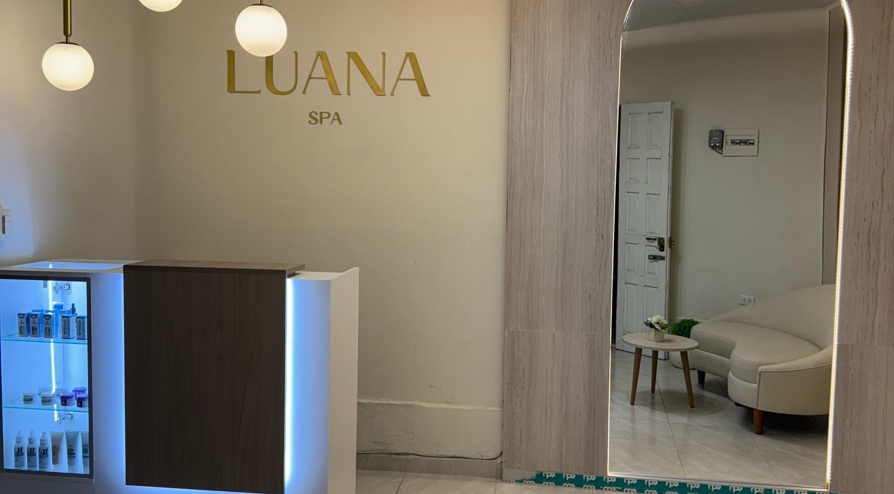 Stylish entryway of Luana Spa at Carmen De La Legua - Reynoso, Callao, PE with modern decor.