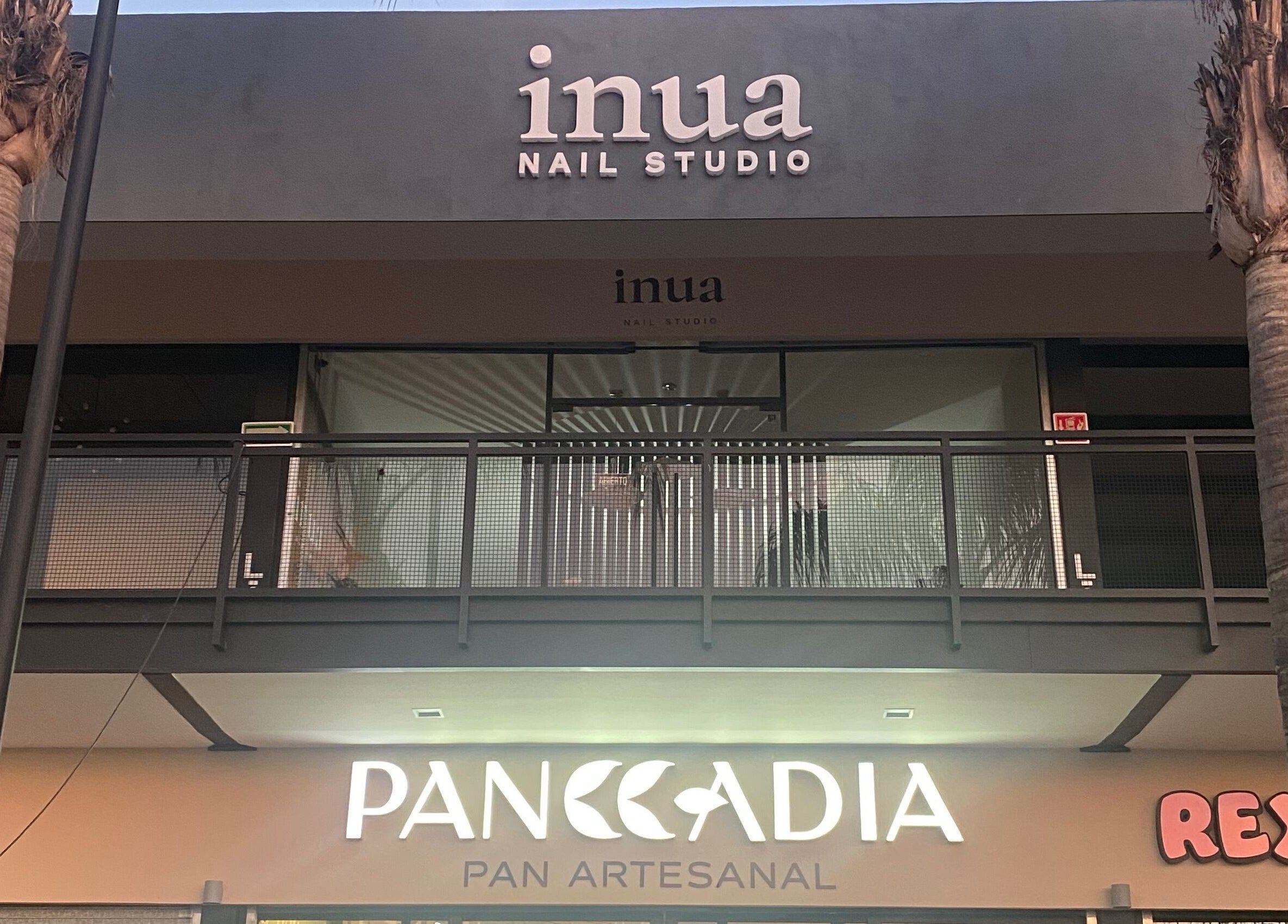 Vista de la entrada de INUA - Nail Studio en León De Los Aldama, Guanajuato, MX.