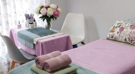 Relaxing treatment room at Blomelle Aesthetics, Pretoria, Gauteng, ZA showcasing comfort and tranquility.