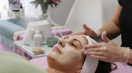 Facial treatment at Blomelle Aesthetics, Pretoria, Gauteng, ZA, enhancing skin glow with expert care.