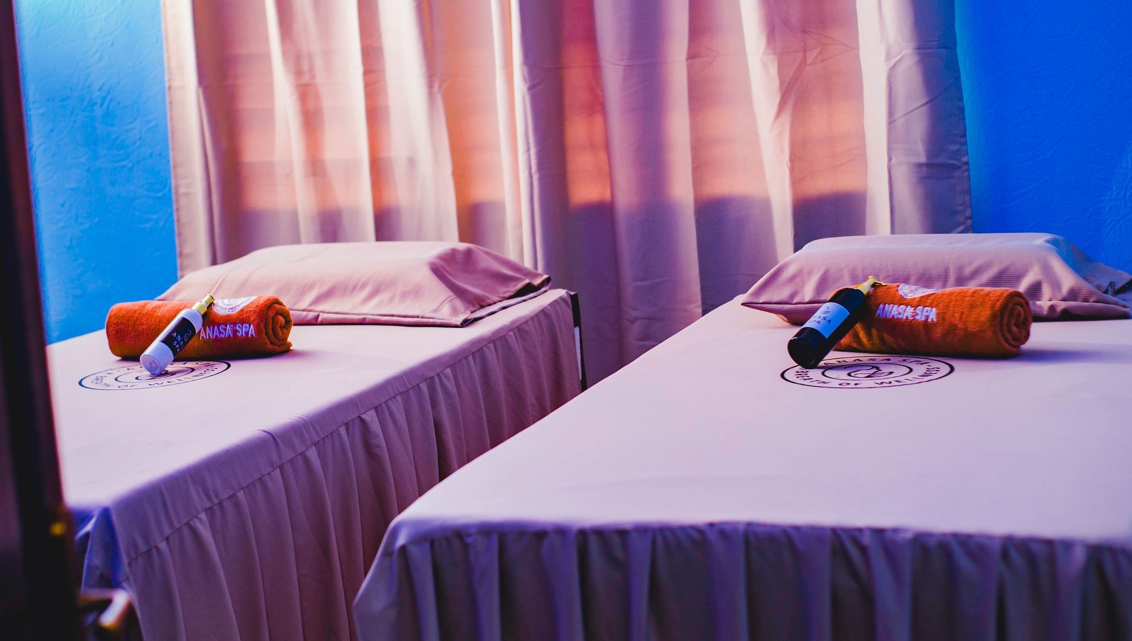 Relaxing massage room at Anasa Spa & Wellness, Ogbodjo, Greater Accra Region, GH, featuring cozy beds and soft lighting.