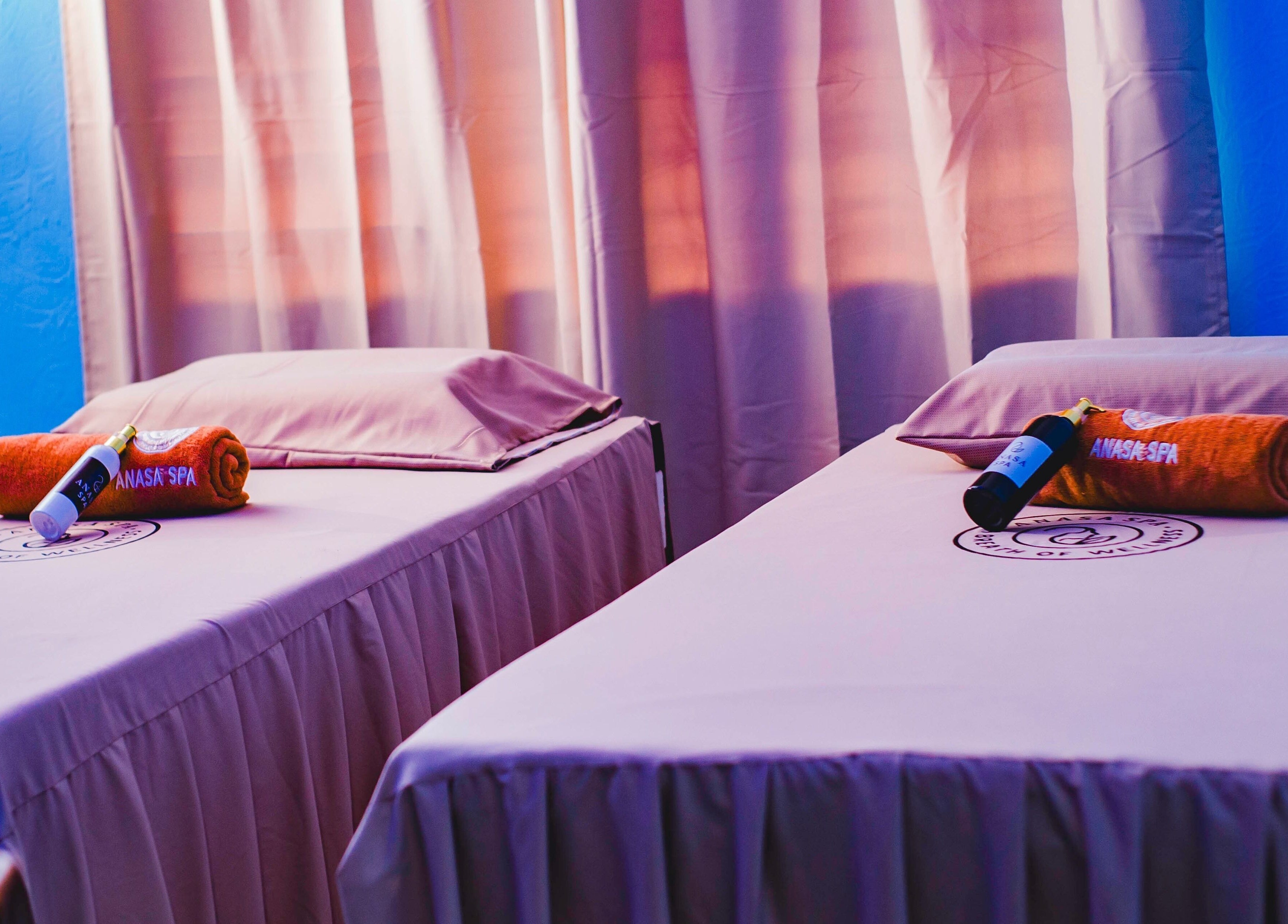 Relaxing massage room at Anasa Spa & Wellness, Ogbodjo, Greater Accra Region, GH, featuring cozy beds and soft lighting.