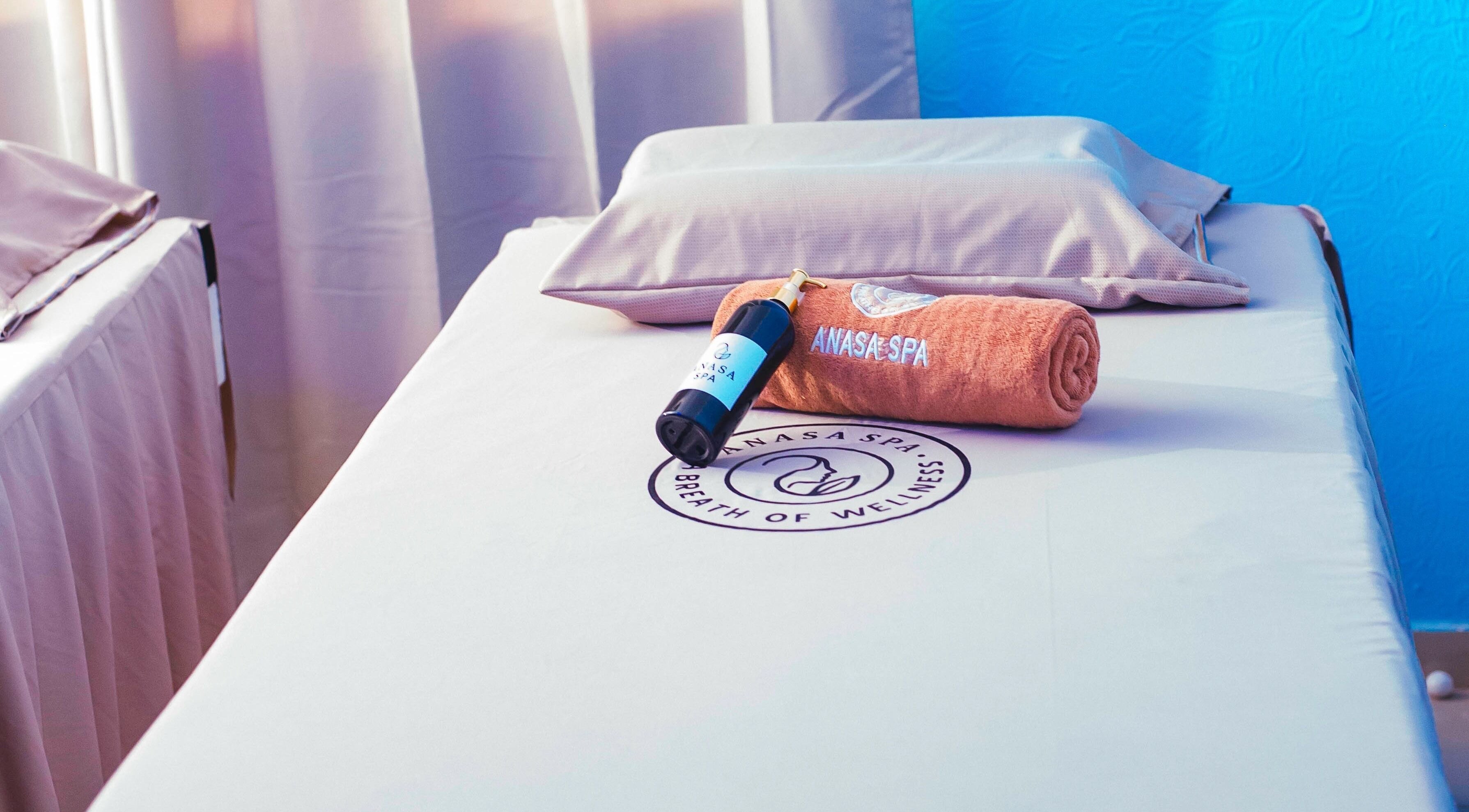 Relaxing treatment table at Anasa Spa & Wellness in Ogbodjo, Greater Accra Region, GH, with cozy towels.