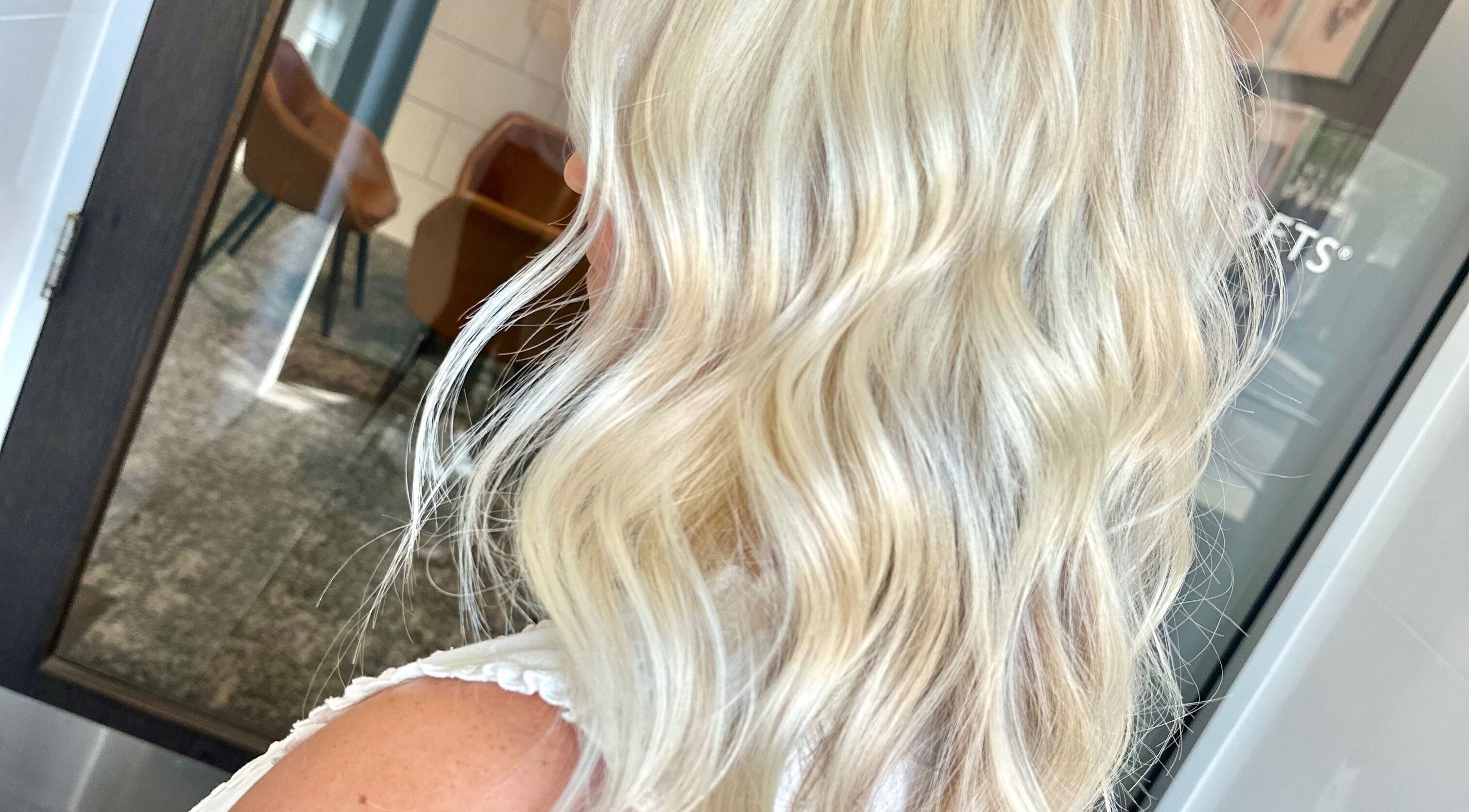 Elegant blonde waves styled at SDZ Hair Loft in Dublin, Ohio, US, showcasing expert hair craftsmanship.