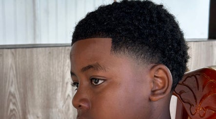Garçon avec coupe moderne chez DR MOUSSI (DRM), Saint-louis, Saint-pierre, RE.