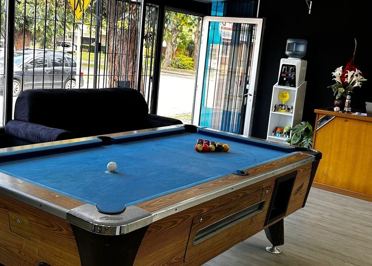 Mesa de billar en área de descanso de Impakto en Atlántida, Departamento De Canelones, UY.