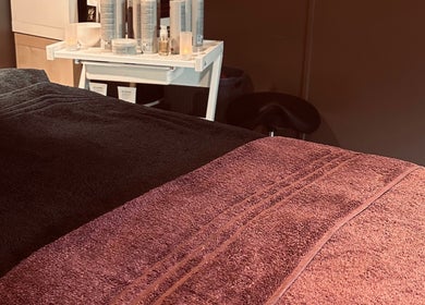 Relaxation room at Ashby Woulds Beauty, Overseal, England, GB with comfortable massage table.