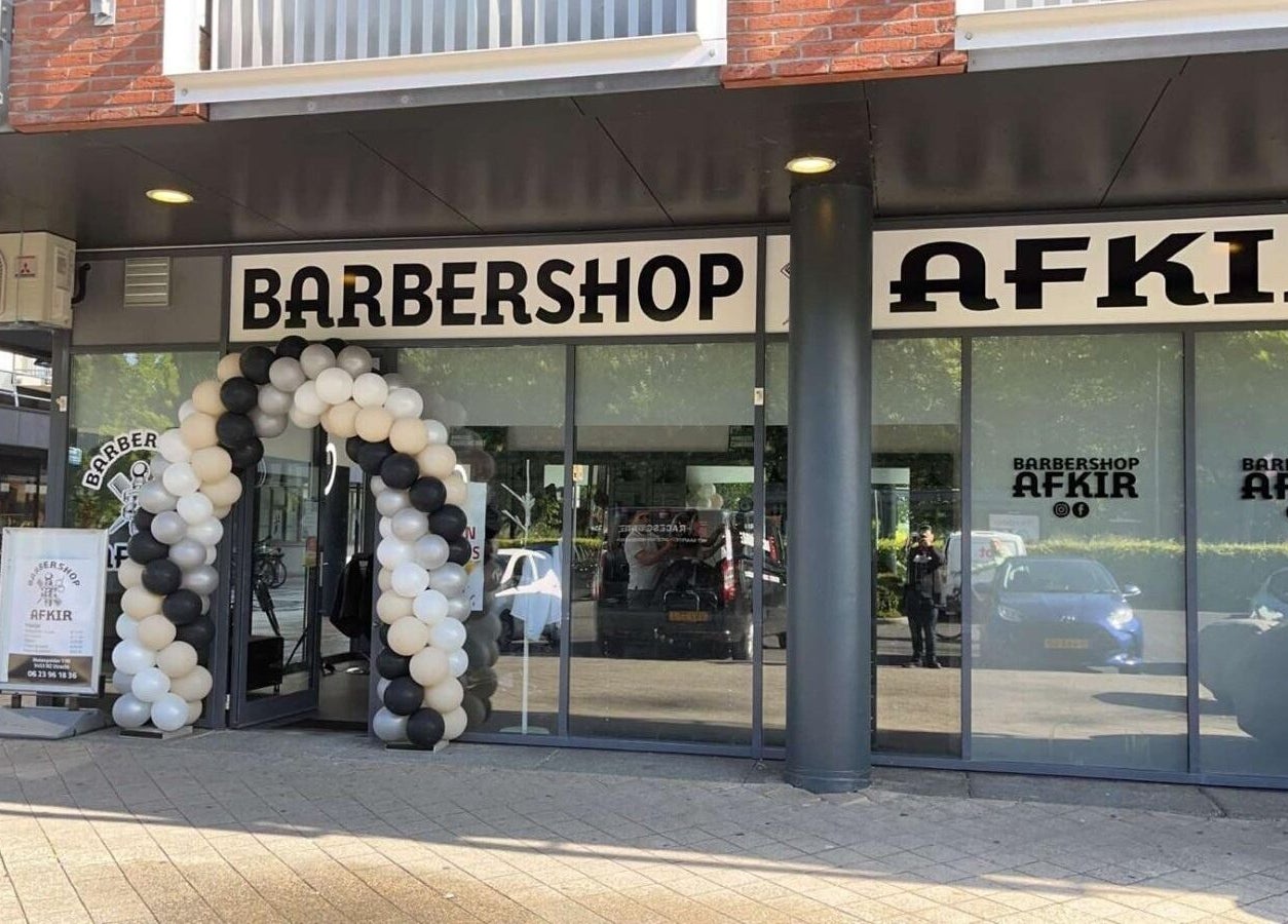 Vooraanzicht van Barbershop Afkir met stijlvolle decoratie in Utrecht, Utrecht, NL.