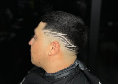 Corte con diseño moderno en Jesus cutzz barber shop, Peñalolén, Región Metropolitana, CL.