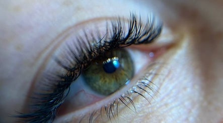 Close-up of beautifully enhanced eyelashes at Beauty Studio Madam D, București, București, RO.