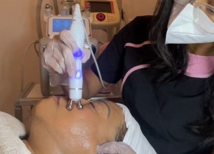 Trattamento viso con tecnologia avanzata presso Flor de Lis - Estetica, Milano, Lombardia, IT.