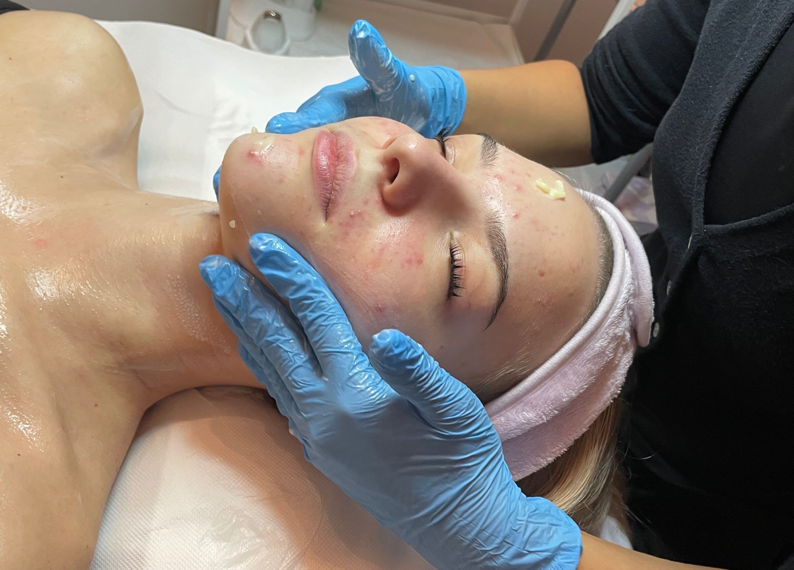 Trattamento viso presso Flor de Lis - Estetica, Milano, Lombardia, IT. Cura professionale per pelli luminose.