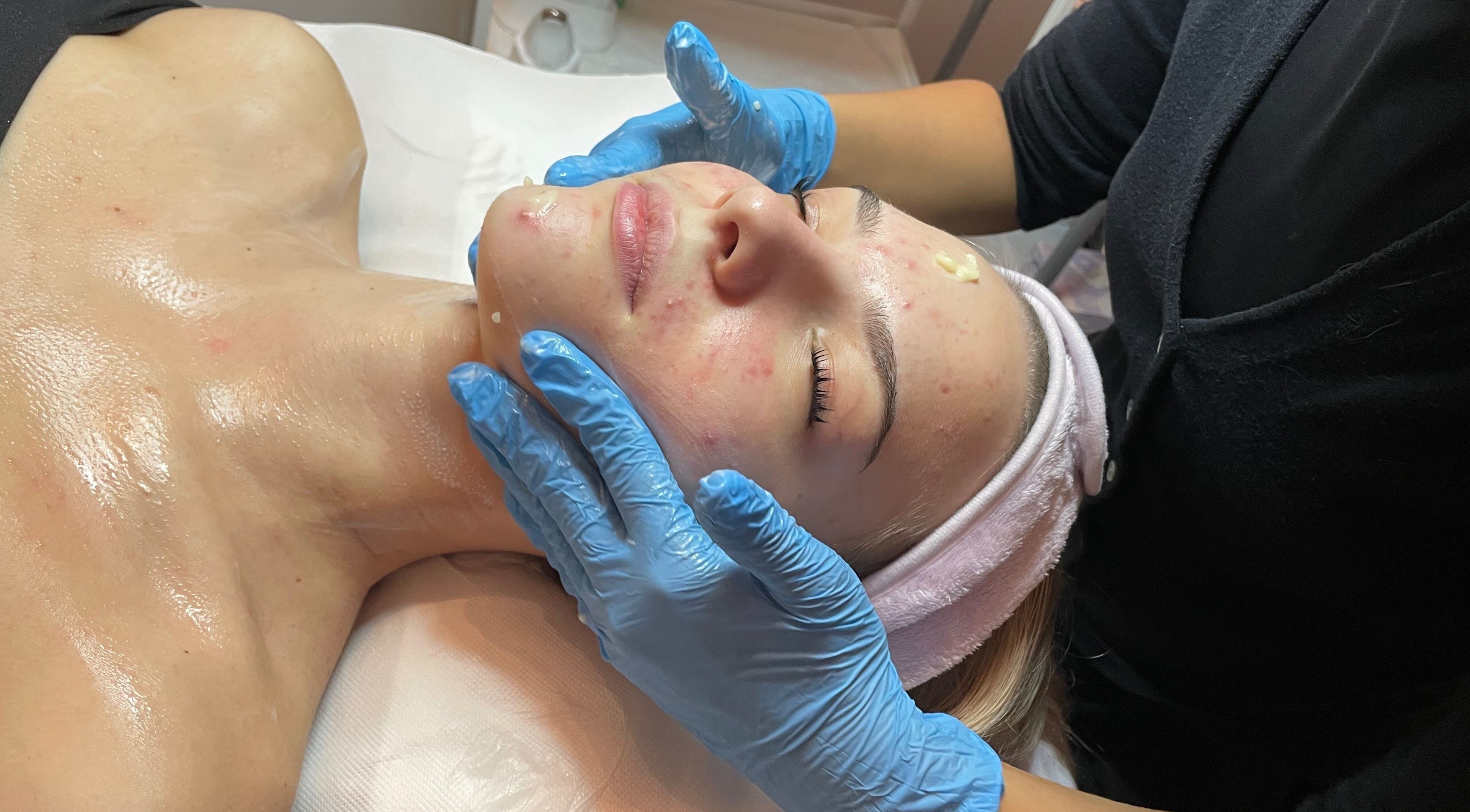 Trattamento viso presso Flor de Lis - Estetica, Milano, Lombardia, IT. Esperienza rilassante e rigenerante.