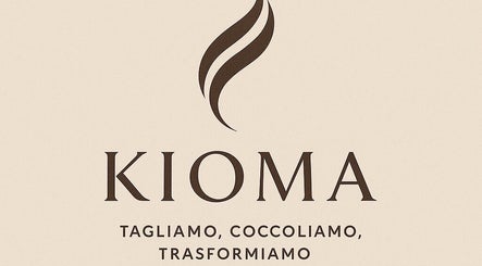 Logo del salone Kioma a Casale Monferrato, Piemonte, IT. Elegante design con slogan promozionale.