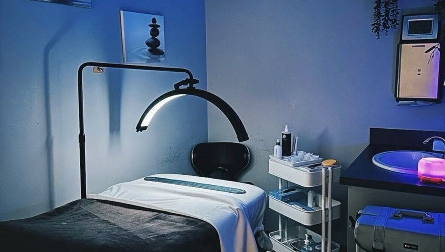 Serene treatment room at Eyelash Villa in Accra, Greater Accra Region, GH, featuring modern amenities and soft lighting.