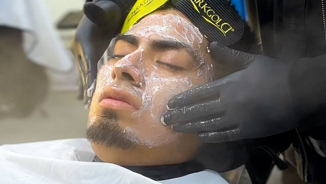 Tratamiento facial rejuvenecedor en Top Vision, Lima, Provincia De Lima, PE, con productos de calidad.